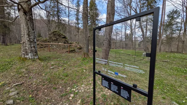 Caryńskie. Relacja z zapomnianej wsi i nowy utwór Veles Grove